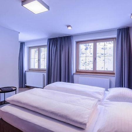 Quality Hosts Arlberg - Hotel Goldenes Kreuz B&B Санкт-Антон-ам-Арльберг Екстер'єр фото