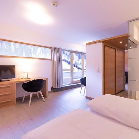 Quality Hosts Arlberg - Hotel Goldenes Kreuz B&B Санкт-Антон-ам-Арльберг Екстер'єр фото