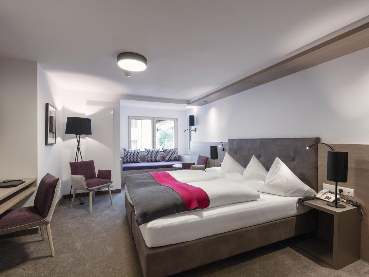 Quality Hosts Arlberg - Hotel Goldenes Kreuz B&B Санкт-Антон-ам-Арльберг Екстер'єр фото