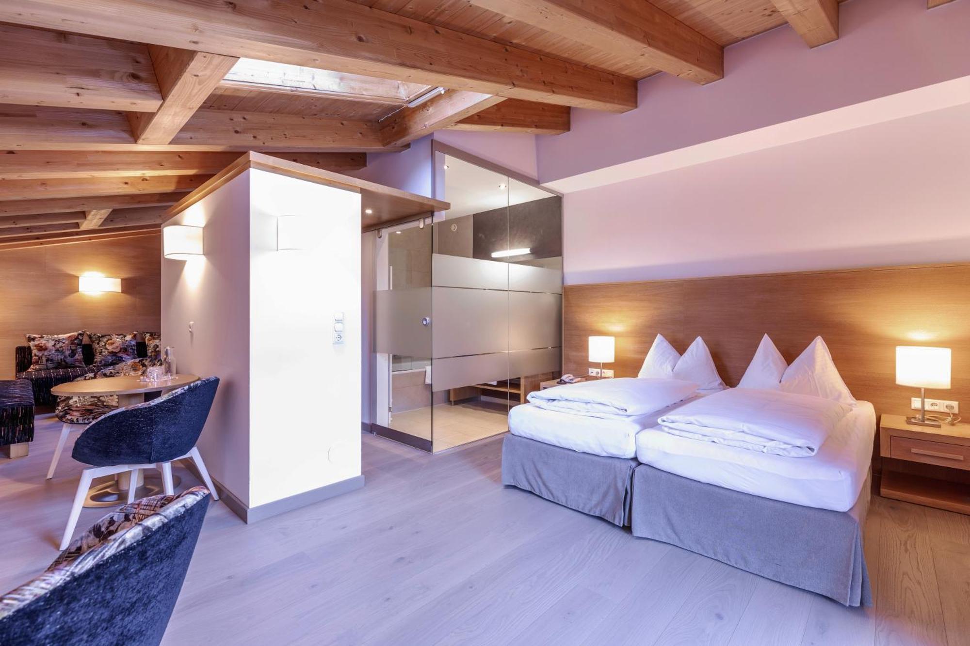 Quality Hosts Arlberg - Hotel Goldenes Kreuz B&B Санкт-Антон-ам-Арльберг Екстер'єр фото