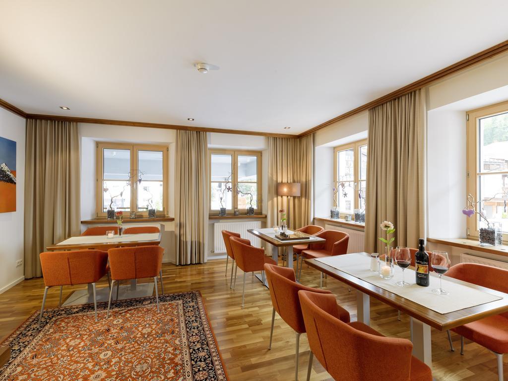 Quality Hosts Arlberg - Hotel Goldenes Kreuz B&B Санкт-Антон-ам-Арльберг Екстер'єр фото