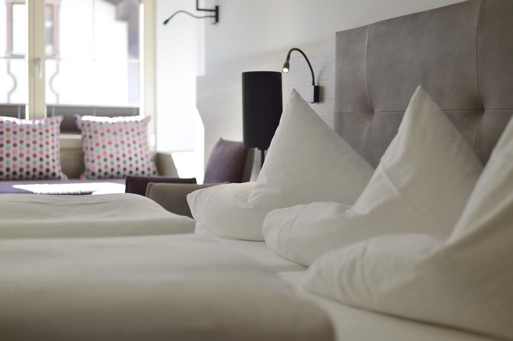 Quality Hosts Arlberg - Hotel Goldenes Kreuz B&B Санкт-Антон-ам-Арльберг Екстер'єр фото